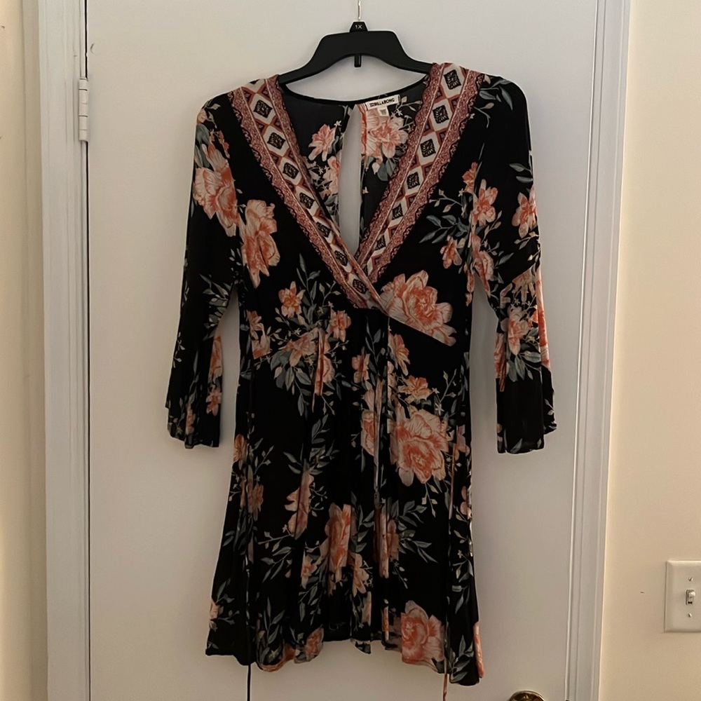 Billabong dress size M